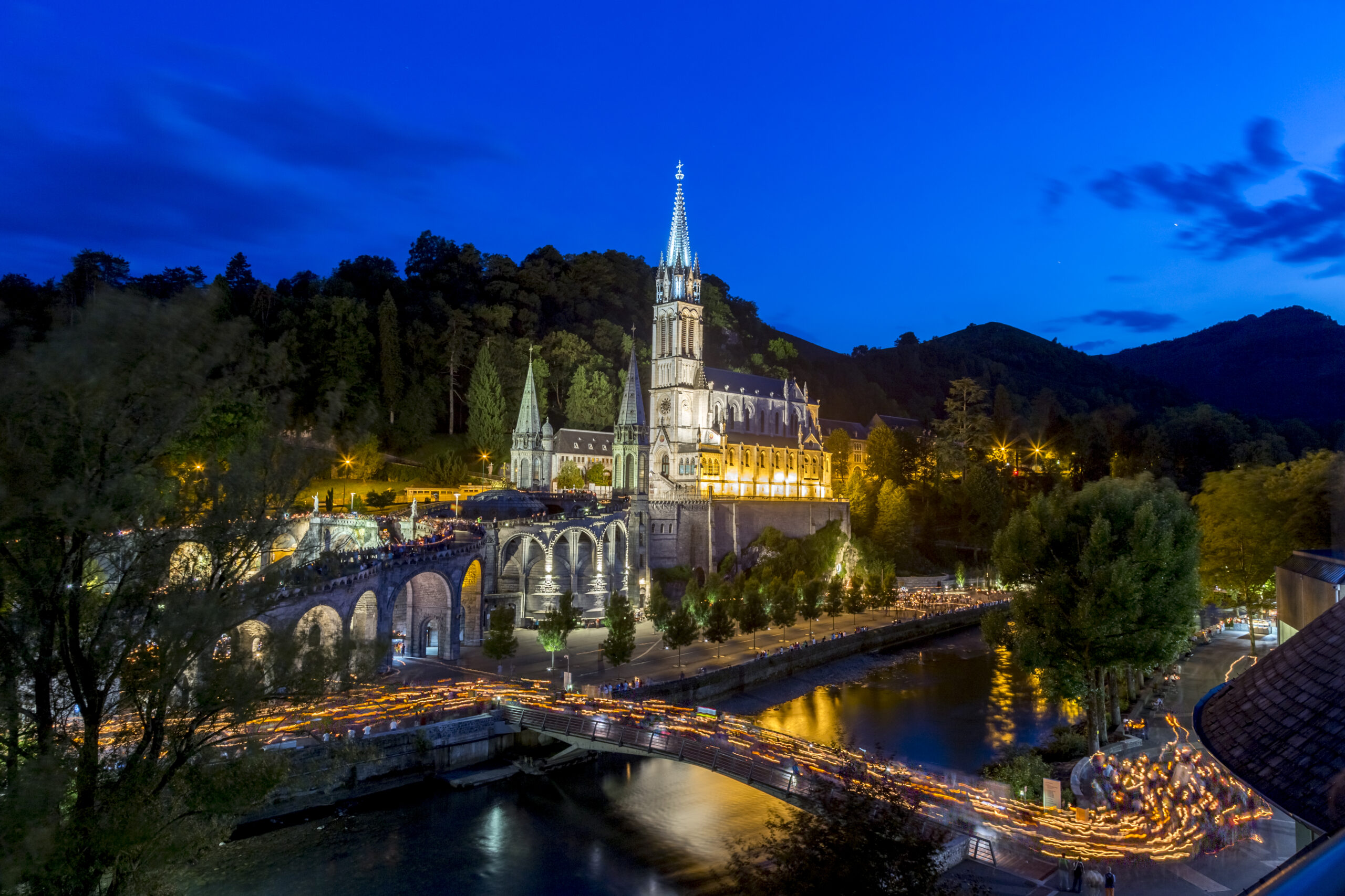 Torchlight procession - Sanctuaire Notre-Dame de Lourdes