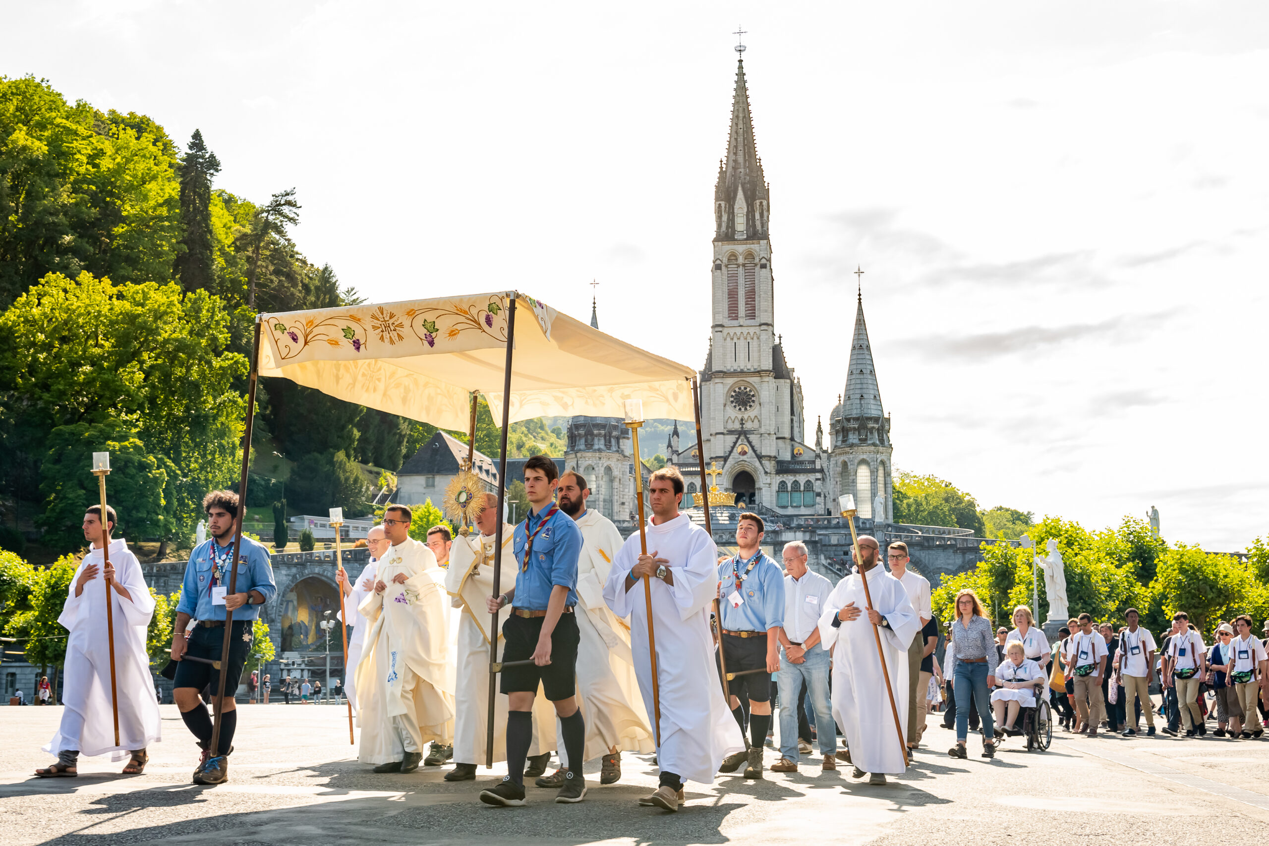 Notre - 11 février : fête de Notre Dame de Lourdes Proc-Eucharistique-scaled