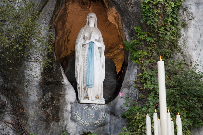 Lourdes et les dogmes de la Vierge Marie