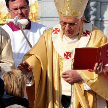 Lourdes prie pour le Pape Benoît XVI