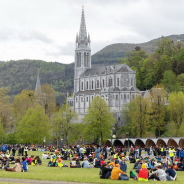 Begehen Sie Christi Himmelfahrt in Lourdes