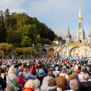 La peregrinación del Rosario en Lourdes