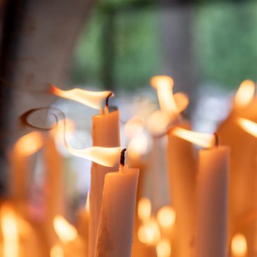 Celebrar el Día de Todos los Santos en Lourdes