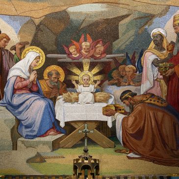 Feiern Sie das Dreikönigsfest in Lourdes.