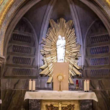 Die heilige Bernadette und Carlo Acutis: Zwei Verehrer der Eucharistie im zeitlichen Abstand von einhundert Jahren.
