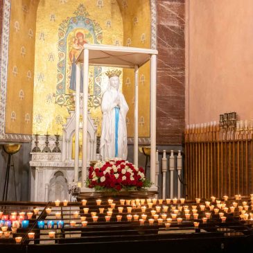 Lourdes prie pour la paix