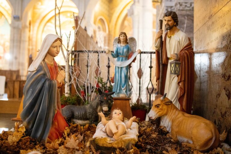 2023-creche noel porte rosaire-6-min