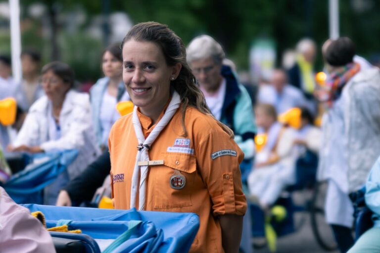 Foulards blancs à Lourdes